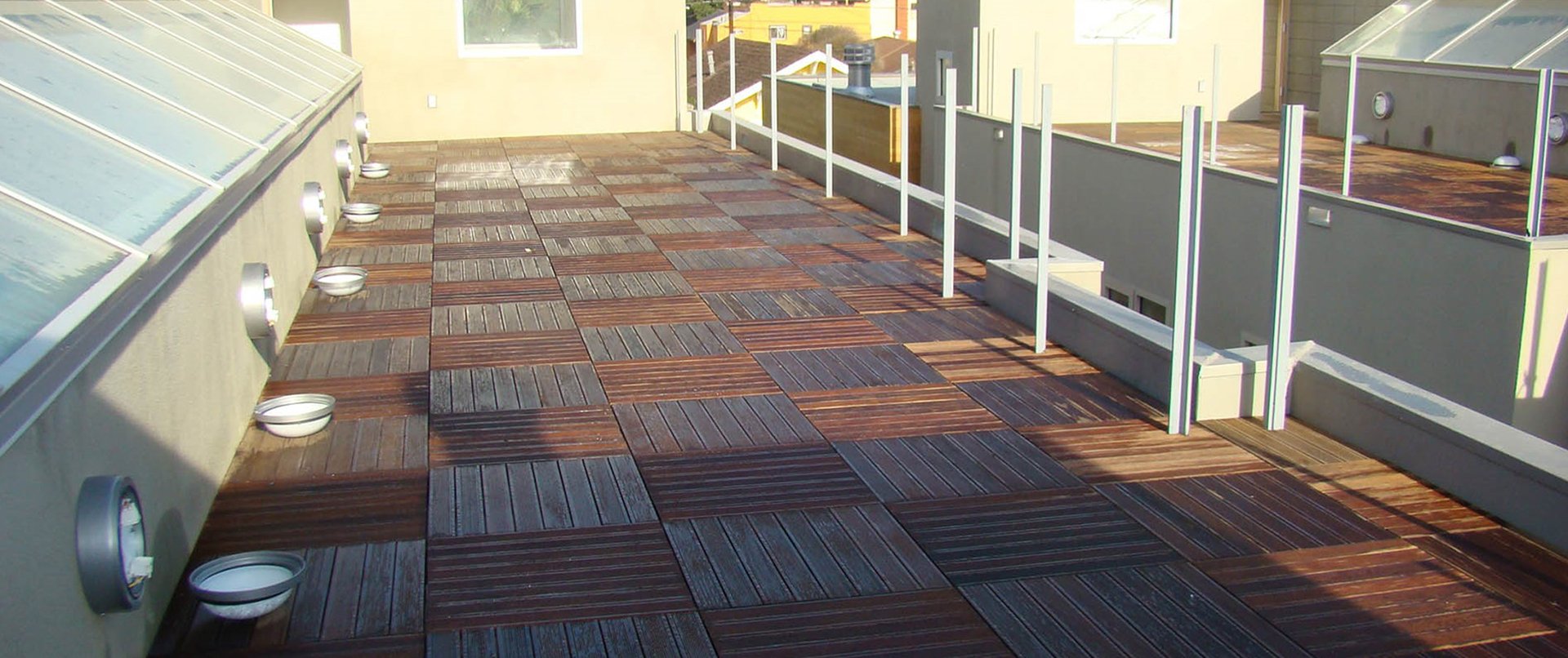 elevated floating deck body image