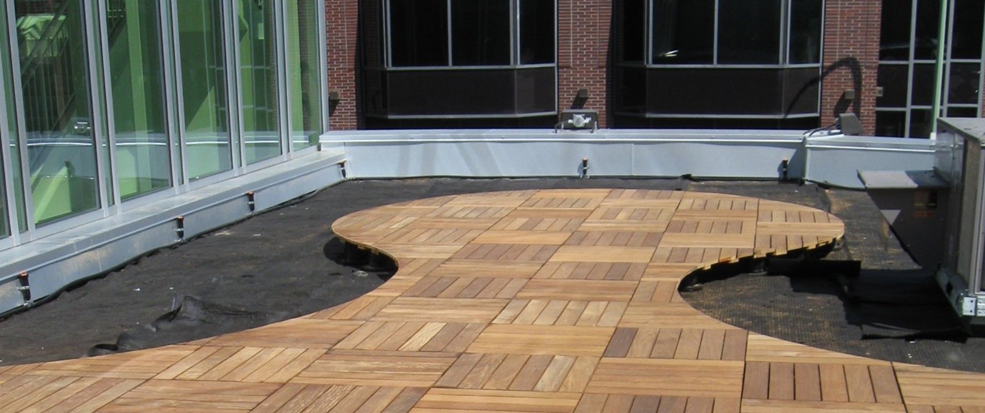 Floating rooftop deck featured image