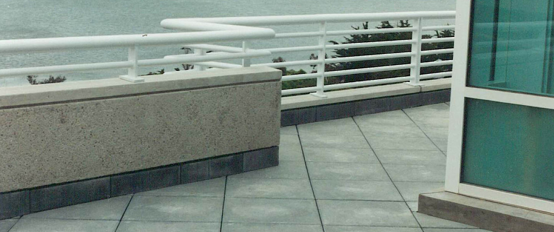 rooftop deck for commercial building